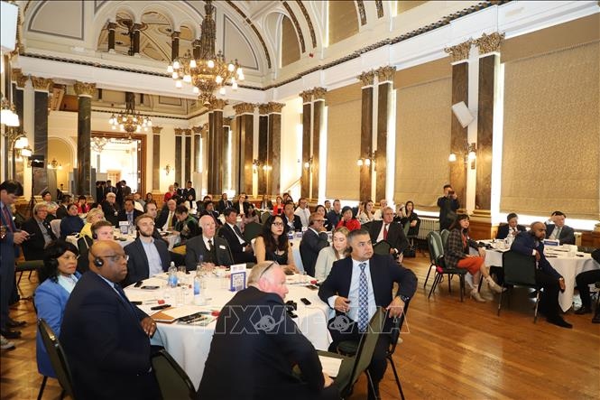 Seminar examines ways to connect Vietnam and West Midlands of the UK